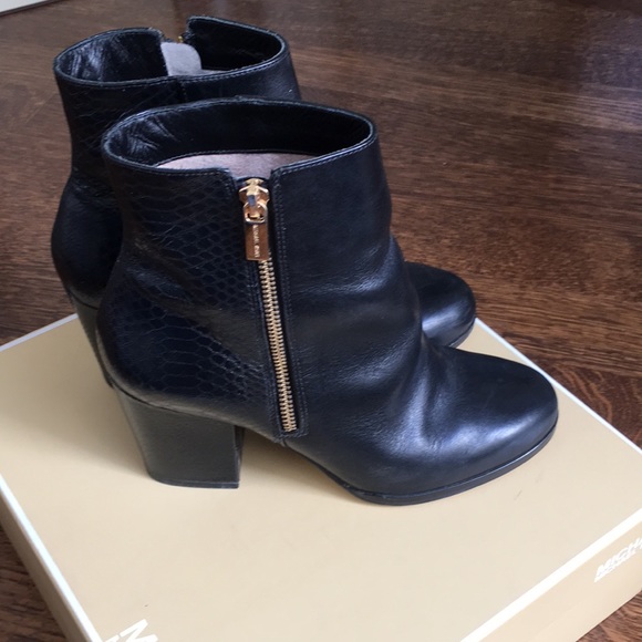 Michael kors booties - Picture 1 of 9